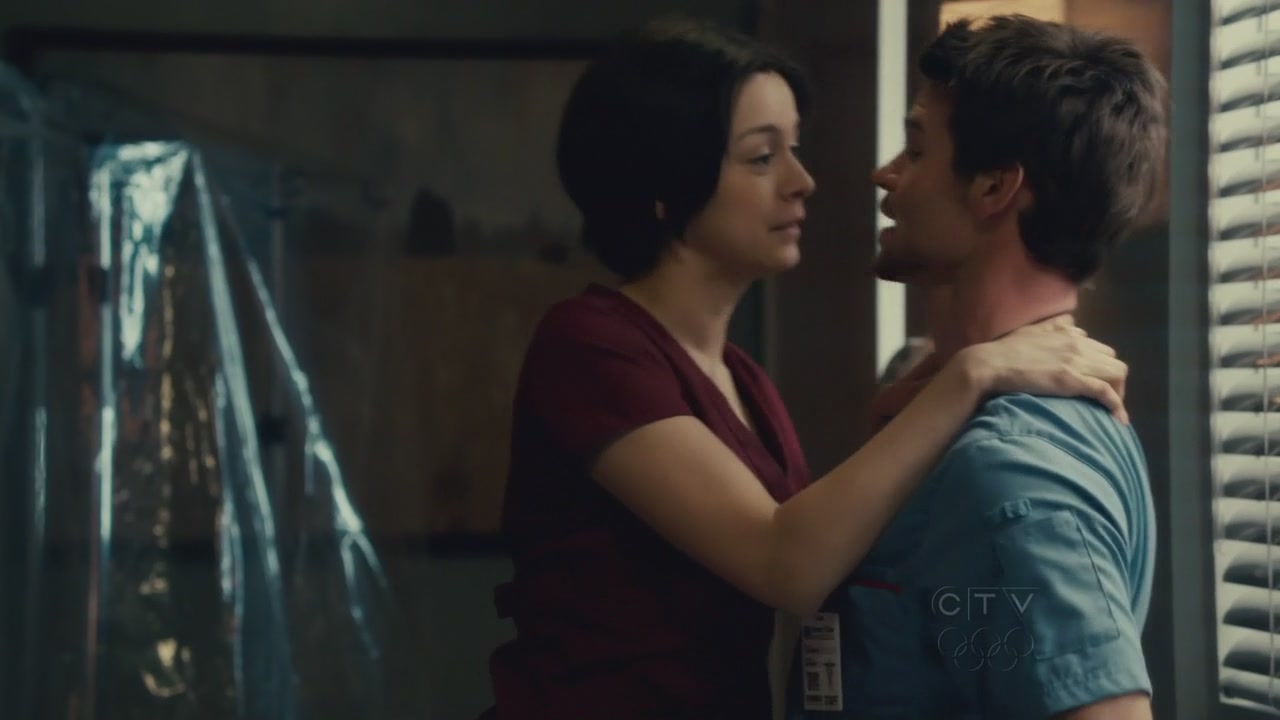 VampireDiariesWorld-dot-org_SavingHopeS01E02-2153.jpg