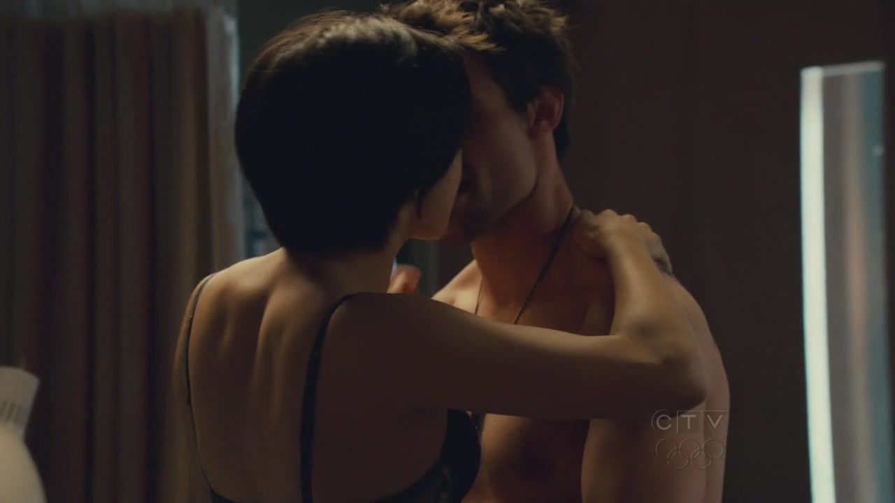 VampireDiariesWorld-dot-org_SavingHopeS01E02-2180.jpg