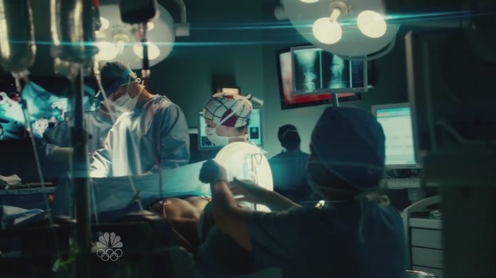 VampireDiariesWorld-dot-org_SavingHopeS01E03-1654.jpg