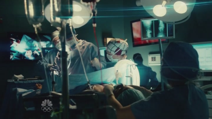 VampireDiariesWorld-dot-org_SavingHopeS01E03-1656.jpg
