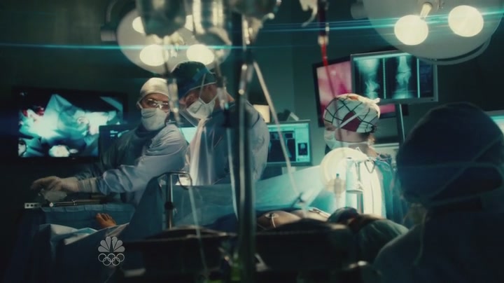 VampireDiariesWorld-dot-org_SavingHopeS01E03-1659.jpg