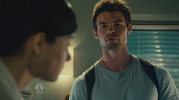 VampireDiariesWorld-dot-org_SavingHopeS01E03-2338.jpg