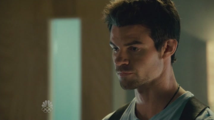 VampireDiariesWorld-dot-org_SavingHopeS01E03-2343.jpg