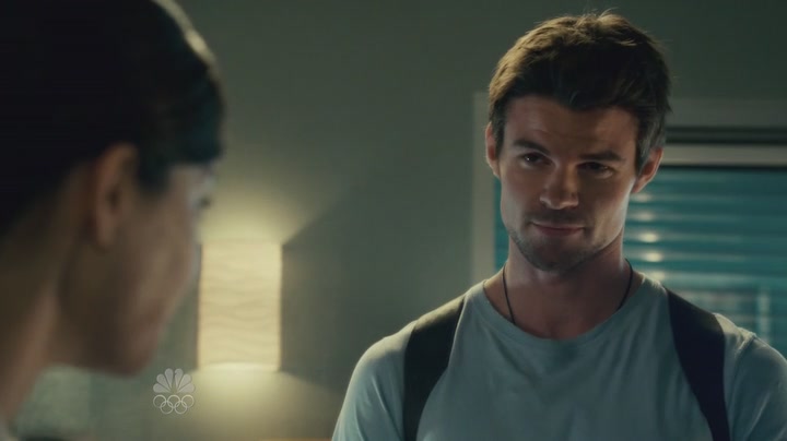 VampireDiariesWorld-dot-org_SavingHopeS01E03-2362.jpg