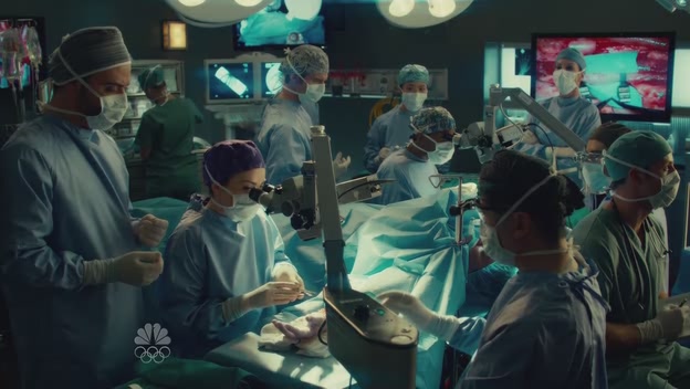 VampireDiariesWorld-dot-org_SavingHopeS01E05-1164.jpg