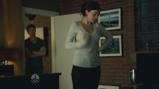 VampireDiariesWorld-dot-org_SavingHopeS01E05-2089.jpg
