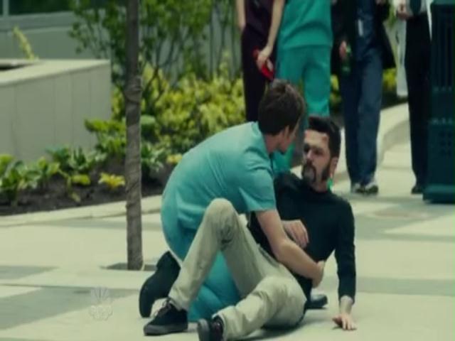 VampireDiariesWorld-dot-org_SavingHopeS01E07-1539.jpg