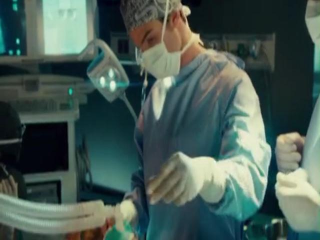 VampireDiariesWorld-dot-org_SavingHopeS01E07-1585.jpg