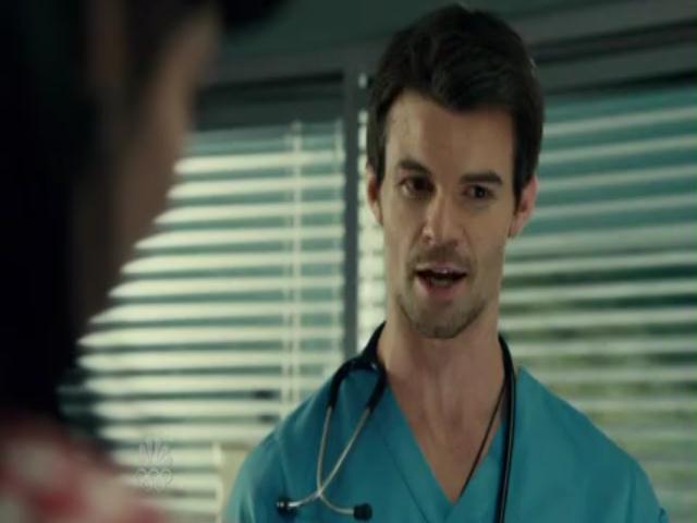 VampireDiariesWorld-dot-org_SavingHopeS01E07-1777.jpg
