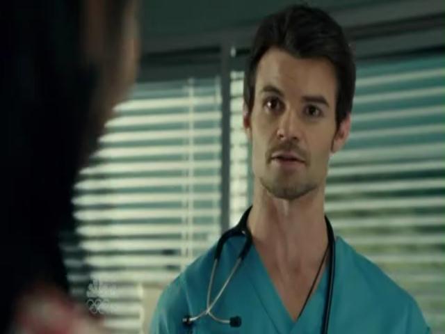VampireDiariesWorld-dot-org_SavingHopeS01E07-1778.jpg