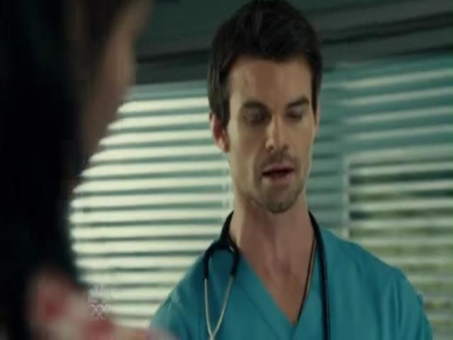 VampireDiariesWorld-dot-org_SavingHopeS01E07-1799.jpg