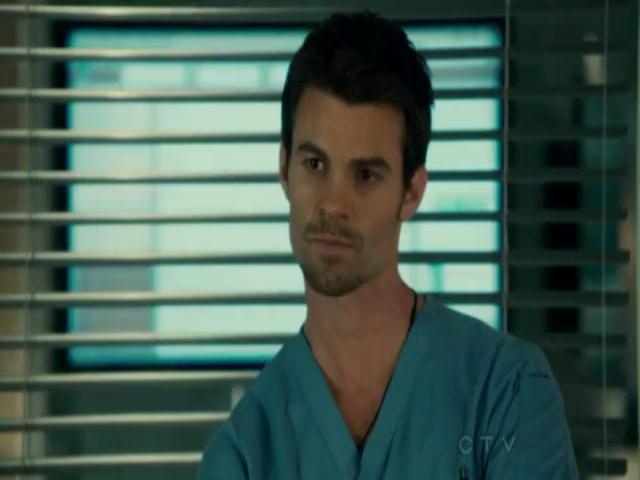 VampireDiariesWorld-dot-org_SavingHopeS01E12-0726.jpg