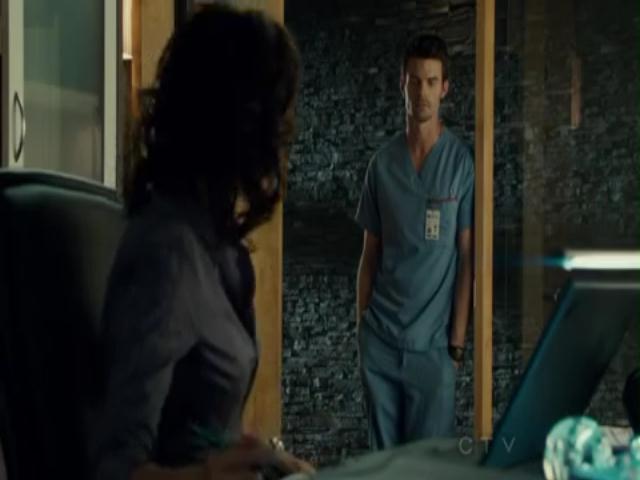 VampireDiariesWorld-dot-org_SavingHopeS01E12-2202.jpg