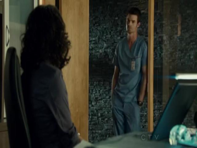 VampireDiariesWorld-dot-org_SavingHopeS01E12-2233.jpg