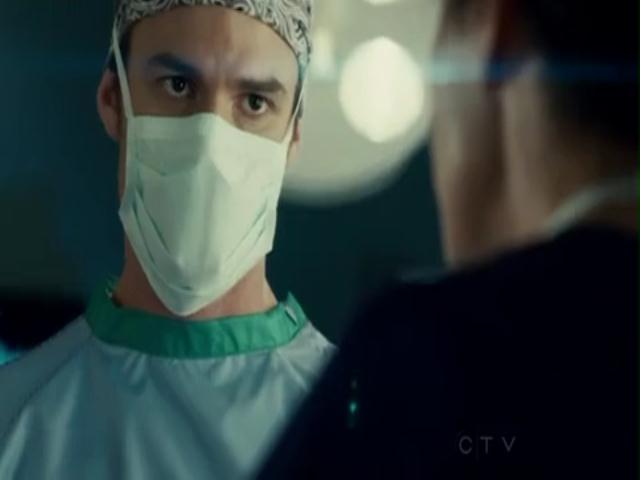 VampireDiariesWorld-dot-org_SavingHopeS01E13-1578.jpg