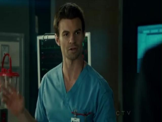 VampireDiariesWorld-dot-org_SavingHopeS01E13-1806.jpg