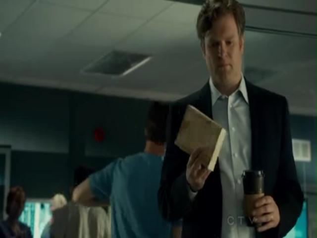 VampireDiariesWorld-dot-org_SavingHopeS01E13-2027.jpg