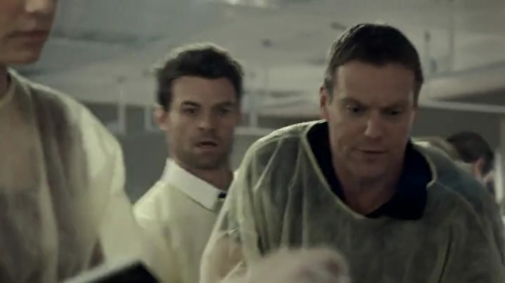 VampireDiariesWorld-dot-org_SavingHope2x01-0210.jpg