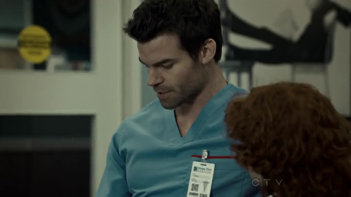 VampireDiariesWorld-dot-org_SavingHope2x01-0813.jpg