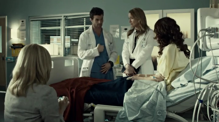 VampireDiariesWorld-dot-org_SavingHope2x01-1319.jpg