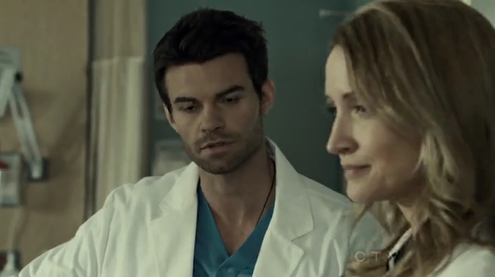 VampireDiariesWorld-dot-org_SavingHope2x01-1327.jpg