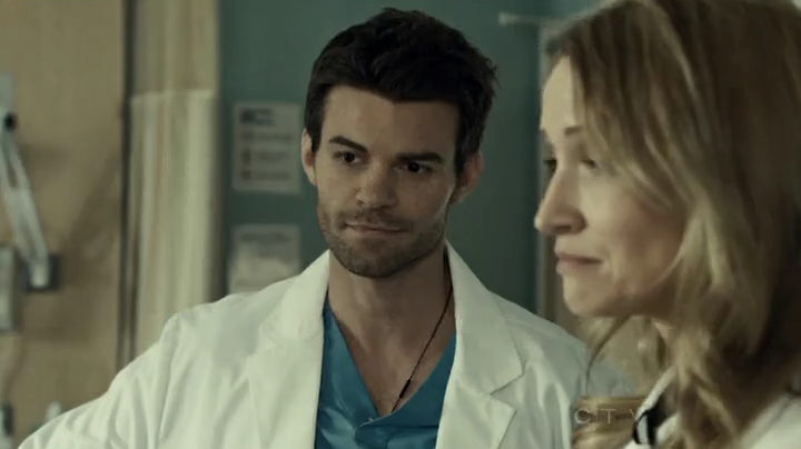 VampireDiariesWorld-dot-org_SavingHope2x01-1345.jpg