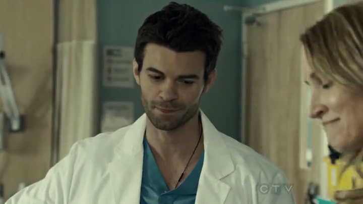 VampireDiariesWorld-dot-org_SavingHope2x01-1346.jpg