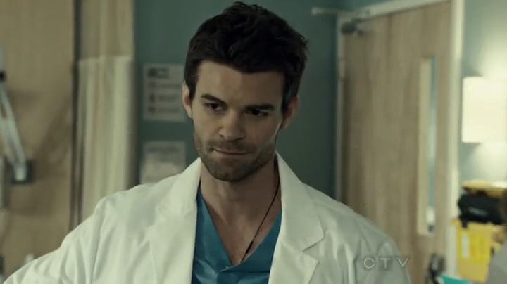 VampireDiariesWorld-dot-org_SavingHope2x01-1347.jpg
