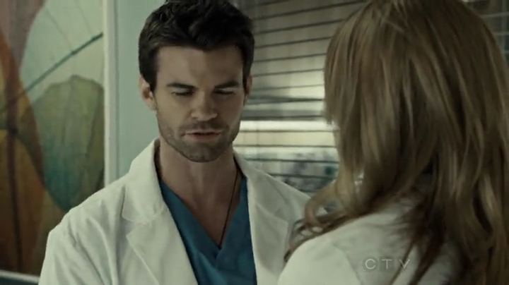 VampireDiariesWorld-dot-org_SavingHope2x01-1358.jpg