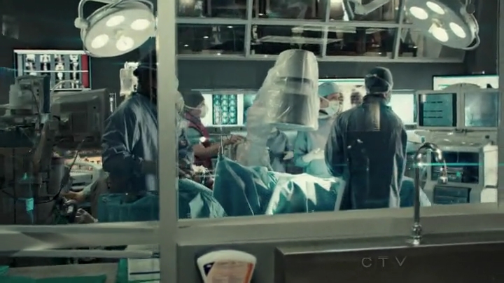 VampireDiariesWorld-dot-org_SavingHope2x01-1905.jpg