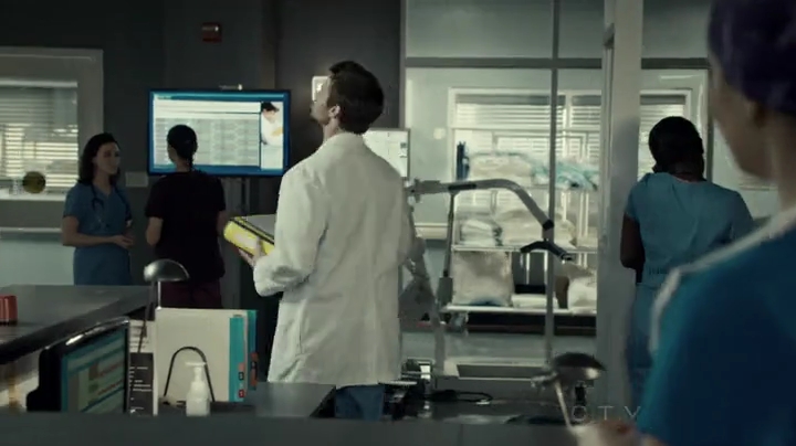 VampireDiariesWorld-dot-org_SavingHope2x01-2216.jpg