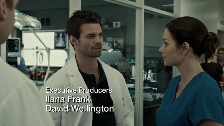 VampireDiariesWorld-dot-org_SavingHope2x01-0323.jpg