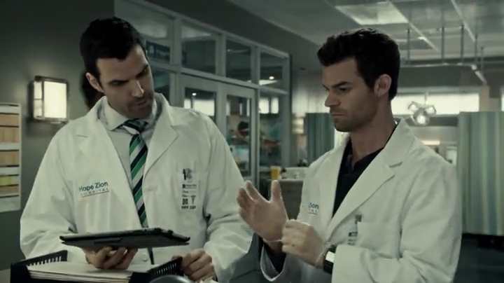 VampireDiariesWorld-dot-org_SavingHope2x01-0420.jpg