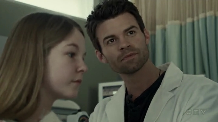 VampireDiariesWorld-dot-org_SavingHope2x01-0996.jpg