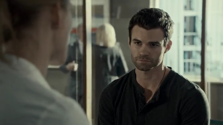 VampireDiariesWorld-dot-org_SavingHope2x01-1090.jpg