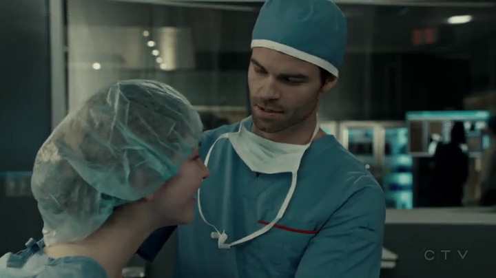 VampireDiariesWorld-dot-org_SavingHope2x01-1190.jpg