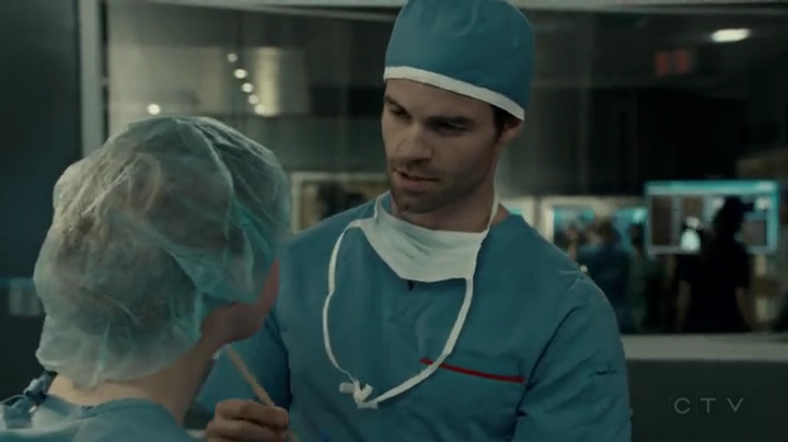 VampireDiariesWorld-dot-org_SavingHope2x01-1194.jpg