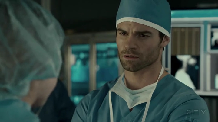 VampireDiariesWorld-dot-org_SavingHope2x01-1918.jpg