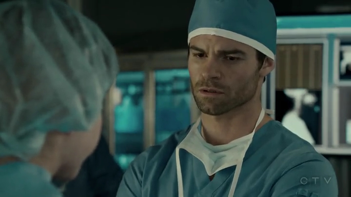 VampireDiariesWorld-dot-org_SavingHope2x01-1921.jpg