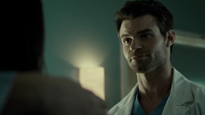 VampireDiariesWorld-dot-org_SavingHope2x01-2307.jpg