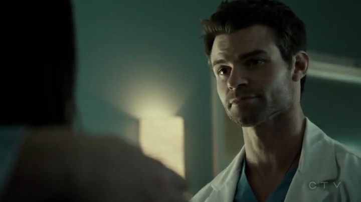 VampireDiariesWorld-dot-org_SavingHope2x01-2308.jpg