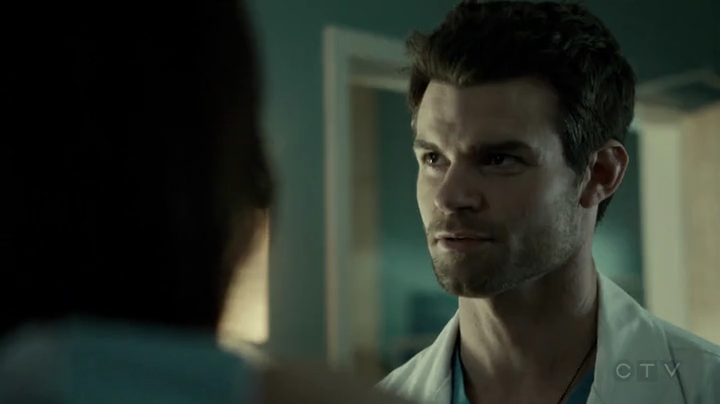 VampireDiariesWorld-dot-org_SavingHope2x01-2317.jpg