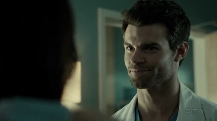 VampireDiariesWorld-dot-org_SavingHope2x01-2318.jpg