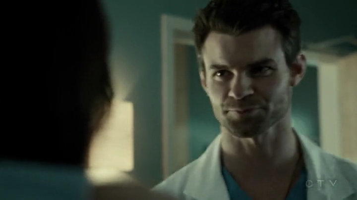 VampireDiariesWorld-dot-org_SavingHope2x01-2319.jpg