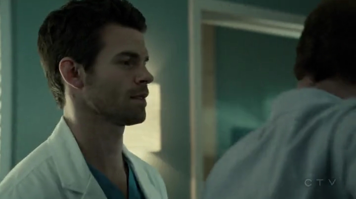 VampireDiariesWorld-dot-org_SavingHope2x01-2322.jpg