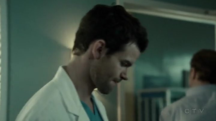 VampireDiariesWorld-dot-org_SavingHope2x01-2324.jpg