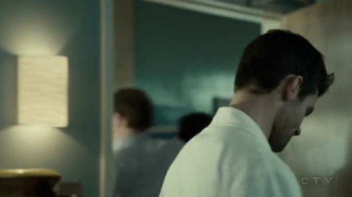 VampireDiariesWorld-dot-org_SavingHope2x01-2325.jpg