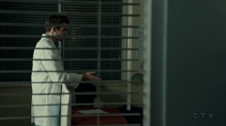 VampireDiariesWorld-dot-org_SavingHope2x01-2335.jpg