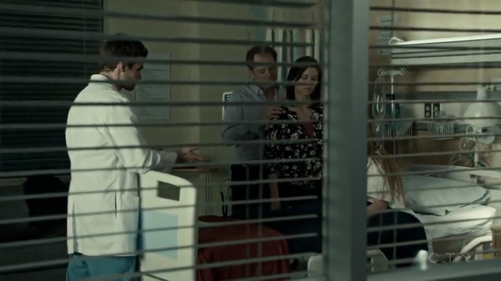 VampireDiariesWorld-dot-org_SavingHope2x01-2342.jpg