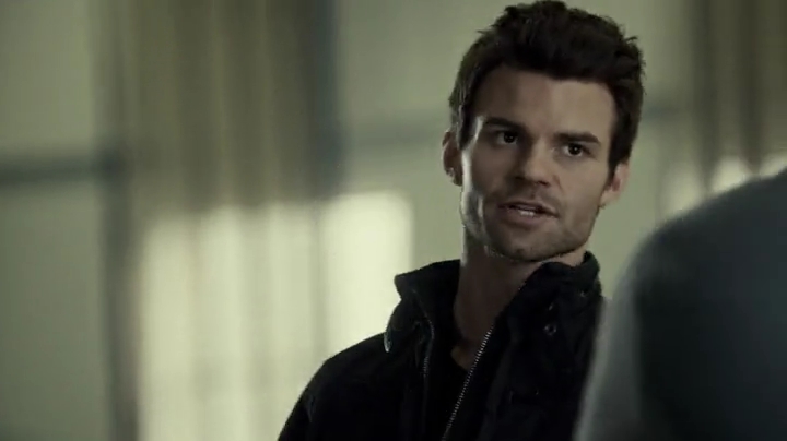VampireDiariesWorld-dot-org_SavingHope2x03-0149.jpg